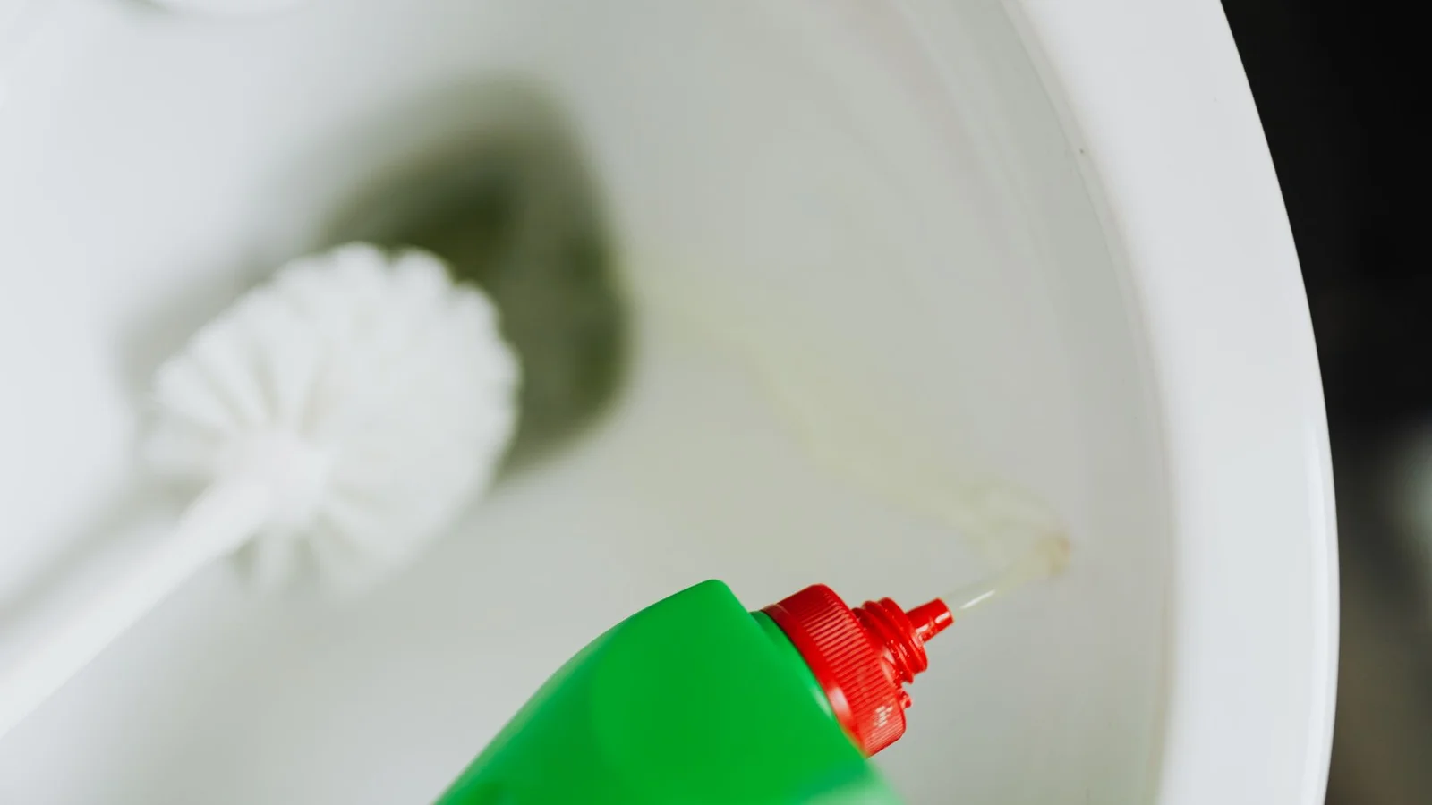 How to Remove Toilet Bowl Stains That Won’t Budge