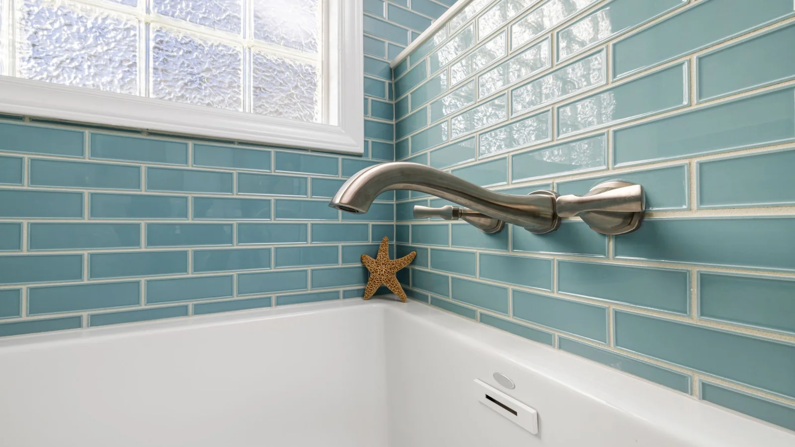 Bathtub Caulk Mold: How to Clean It or Replace It Yourself