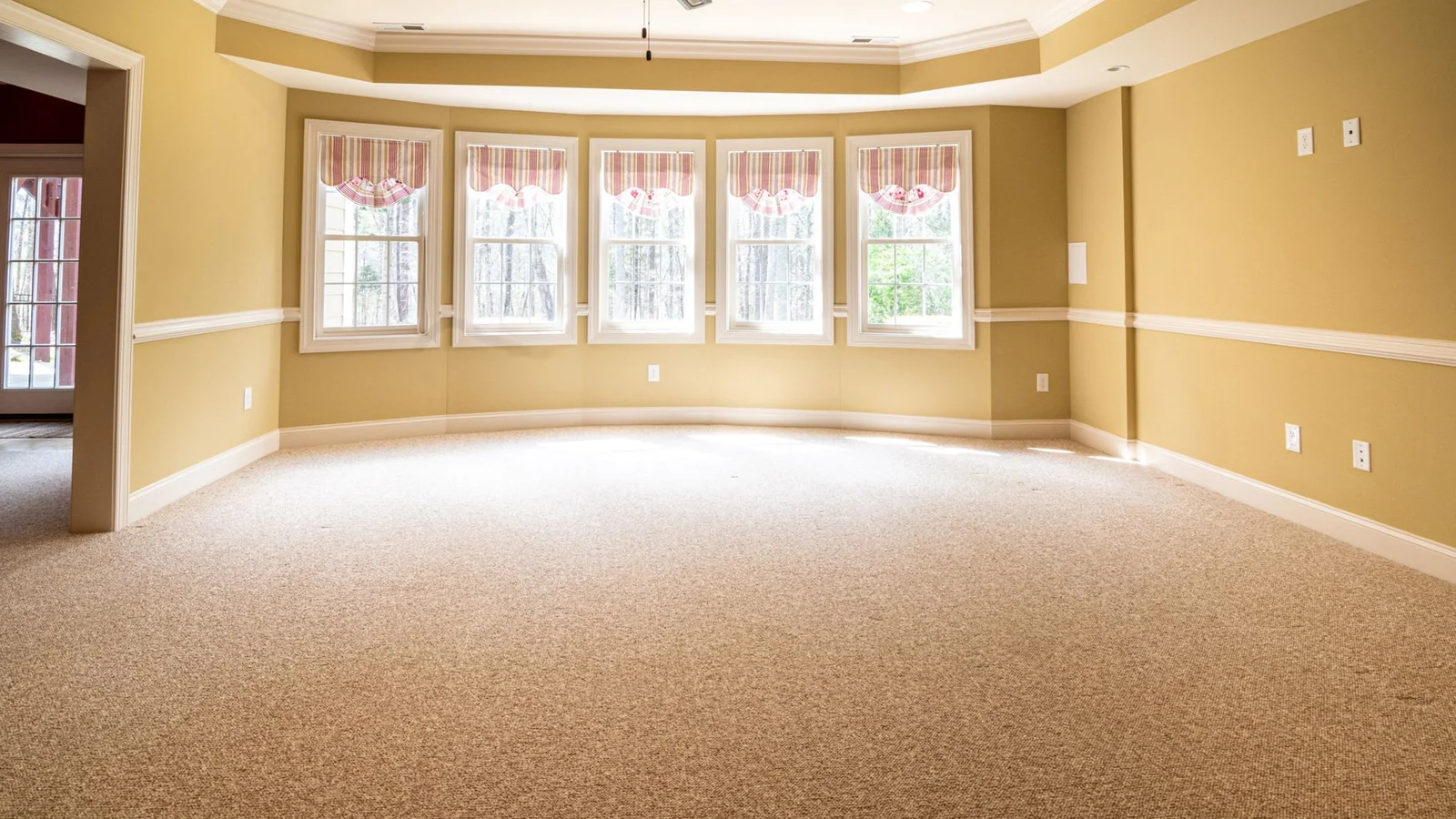 Best Products to Clean Baseboards Before Move-Out