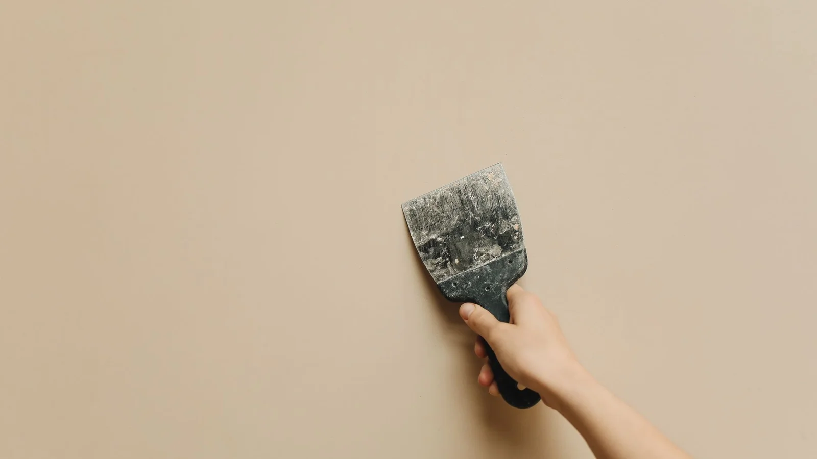 What Kind of Wall Damage Will Your Landlord Charge For?