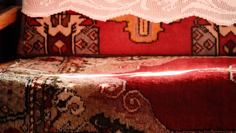 How to Hide or Repair a Carpet Snag in an Apartment