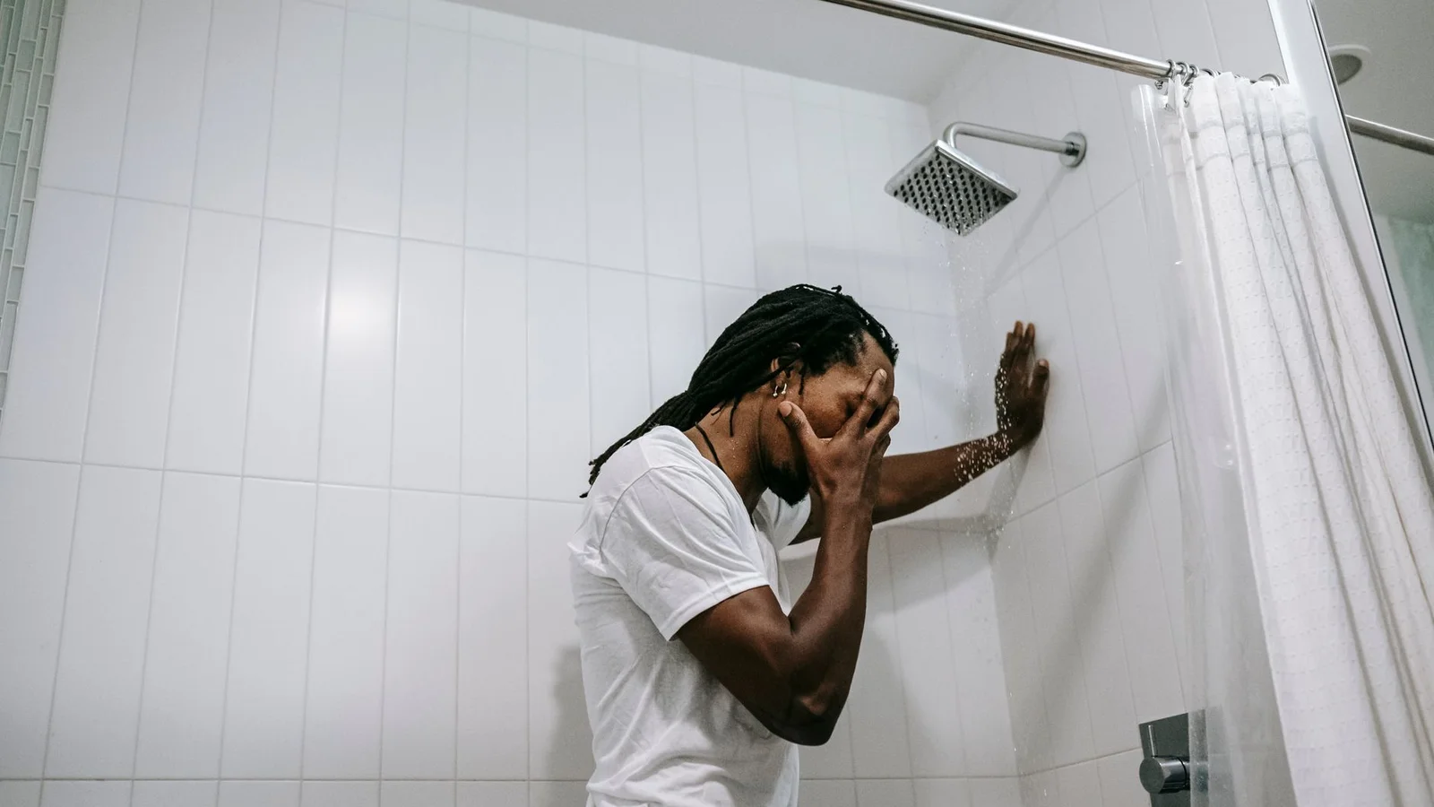 How to Clean Grout in a Rental Bathroom (Landlord-Ready)