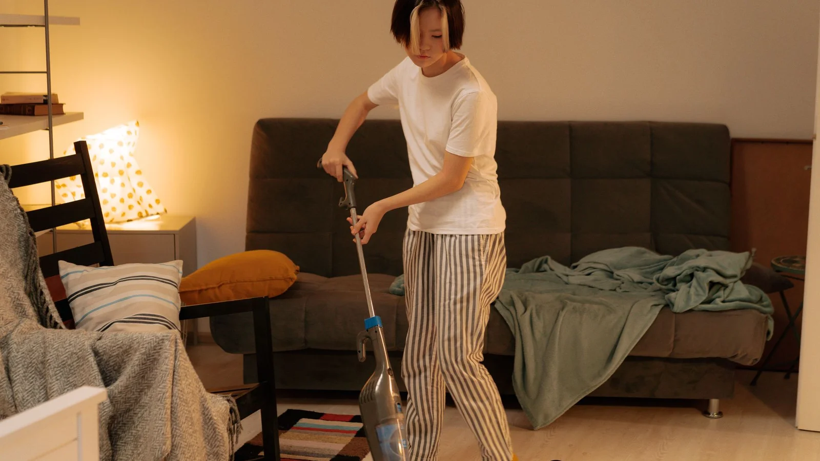 How to Get Furniture Dents Out of Carpet Before Move-Out