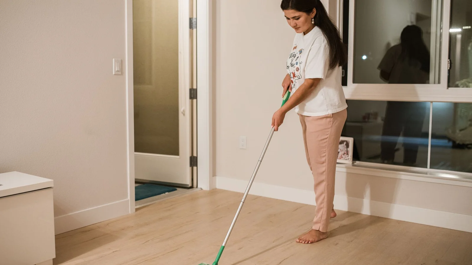 How to Remove Red Wine Stains From Carpet (Step by Step)